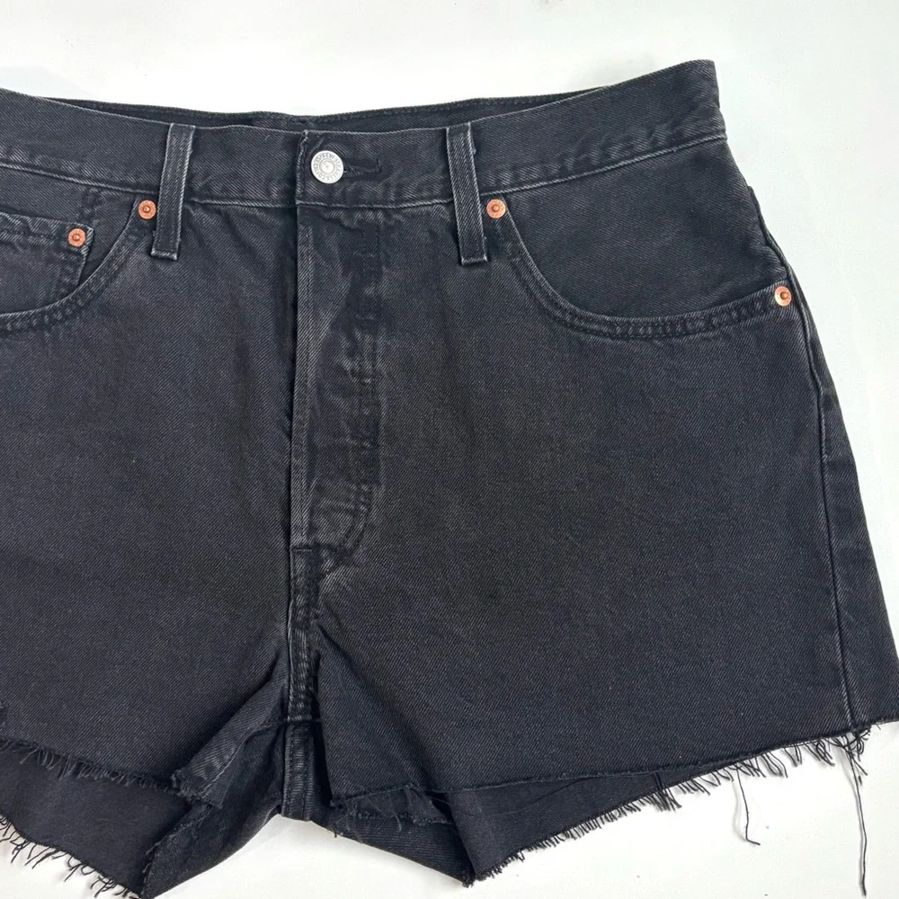 Levi’s 501 High Rise Raw Hem Black Denim Jean Shorts Size 32